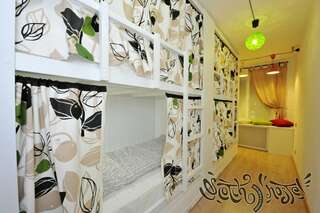 Гостиница Scotch Hostel Волгоград Кровать в общем 4-местном номере для мужчин и женщин-2