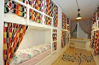 Гостиница Scotch Hostel Волгоград Кровать в общем 8-местном номере для женщин-2